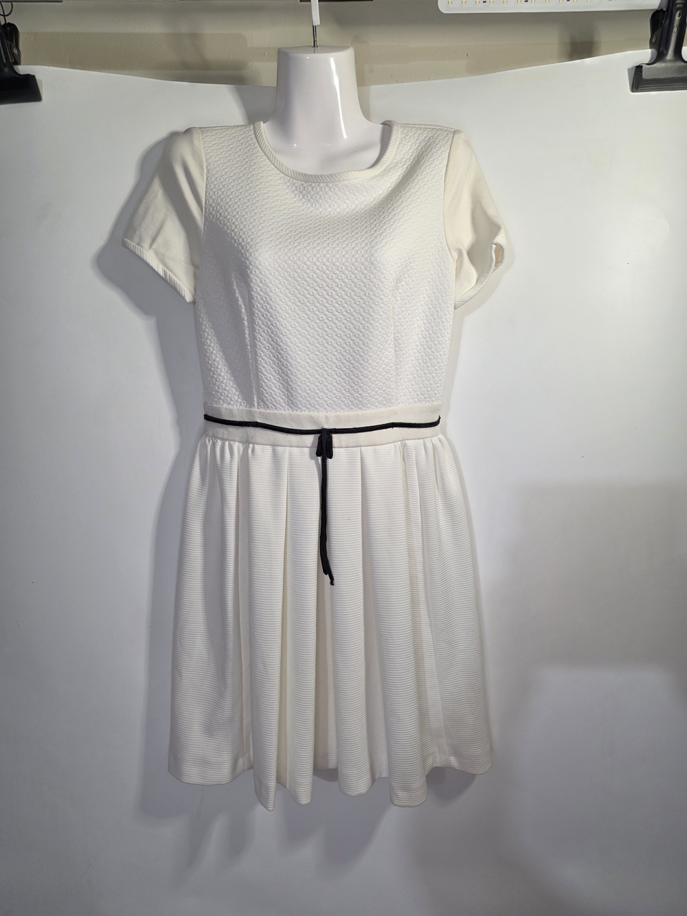Cream Short-Sleeve Fit & Flare Dress with Black Waist Tie Size 44 NWT.